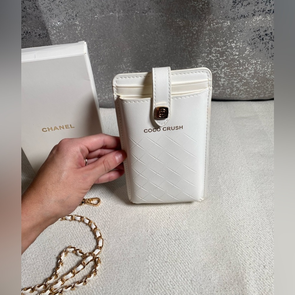 CHANEL White Crossbody - Picture 2 of 10